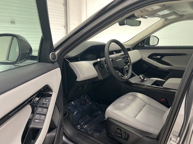 Used 2025 Land Rover Range Rover Evoque S image 13