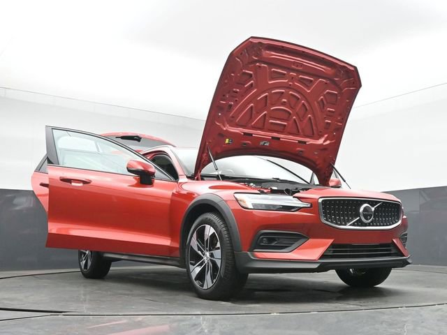 Used 2025 Volvo V60 B5 Cross Country Plus AWD/4WD image 52