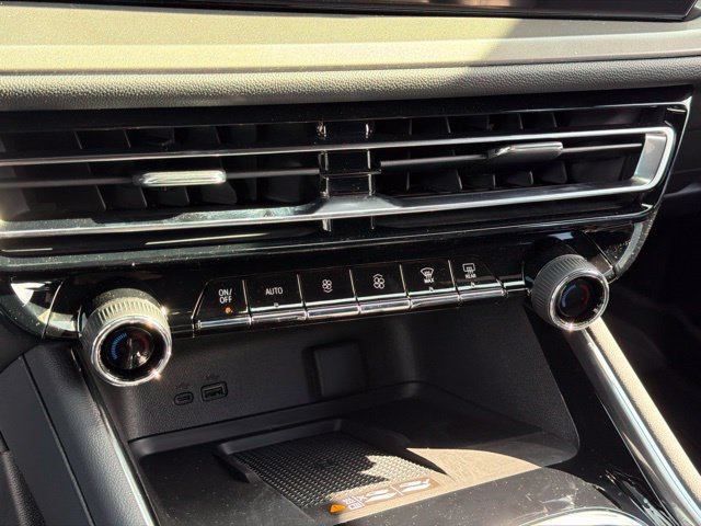 New 2027 Chevrolet Traverse LT w/ Sun and Wheel Package FWD image 20