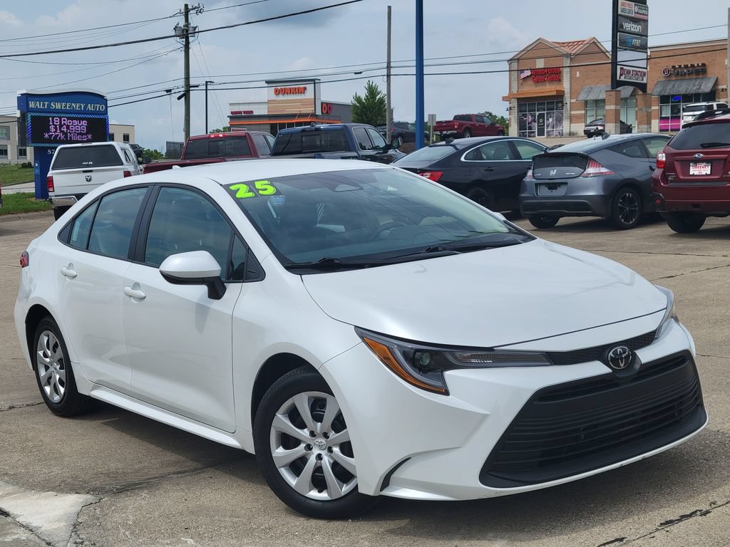 Used 2025 Toyota Corolla LE FWD image 30