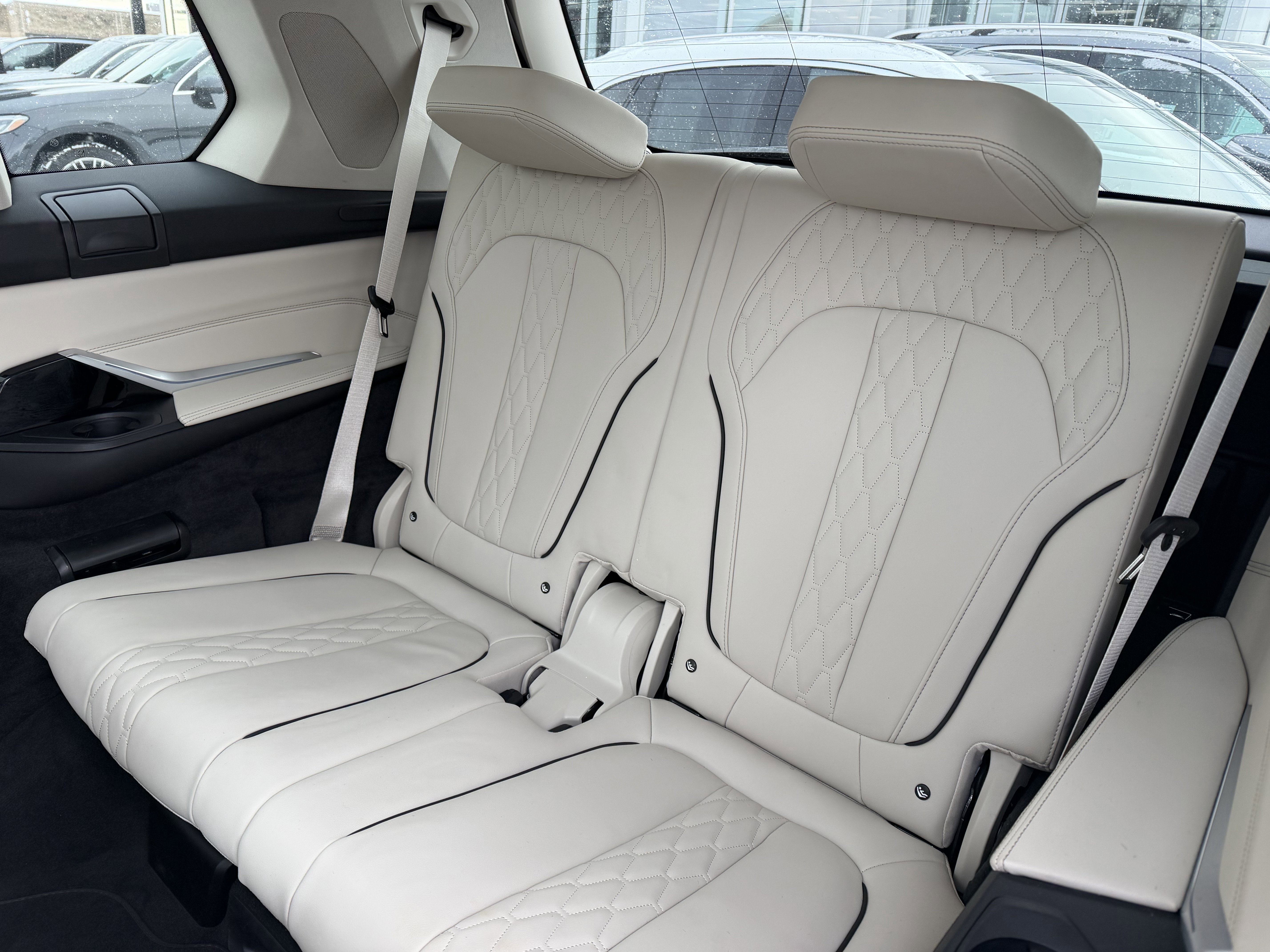 Used 2024 BMW X7 xDrive40i w/ Executive Package image 32