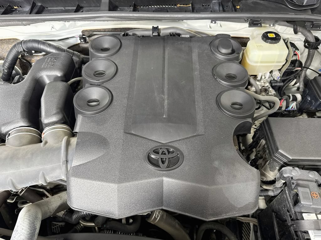 Used 2020 Toyota 4Runner SR5 AWD/4WD image 28