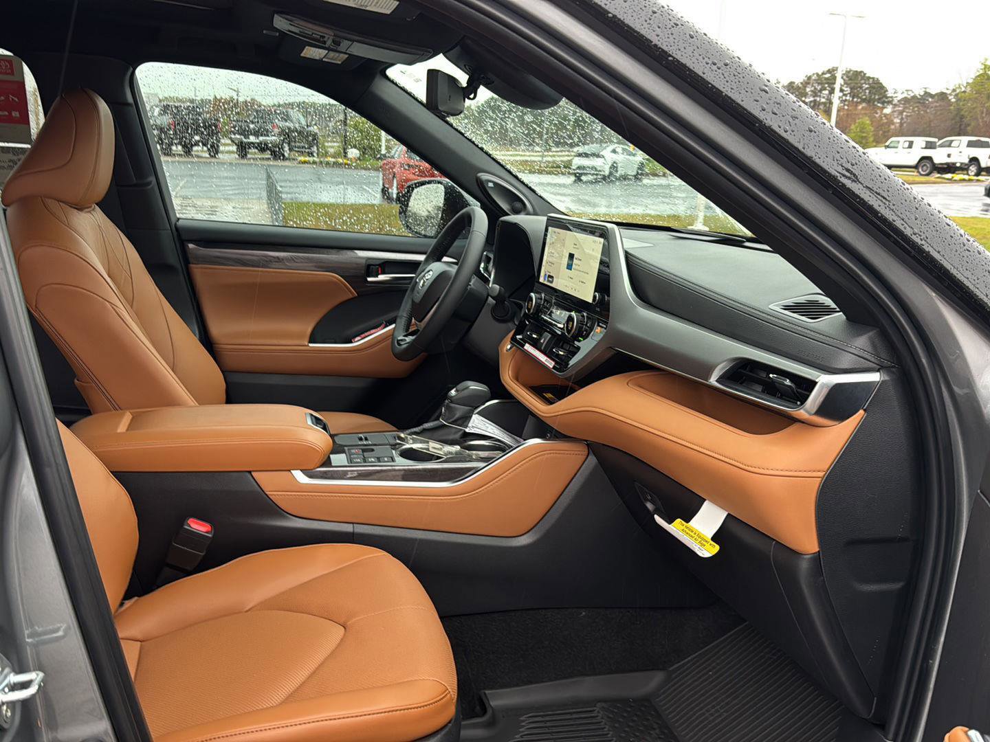 New 2026 Toyota Highlander Platinum image 10