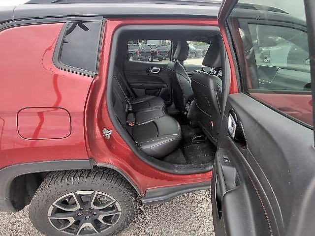 Used 2025 Jeep Compass Trailhawk AWD/4WD image 4