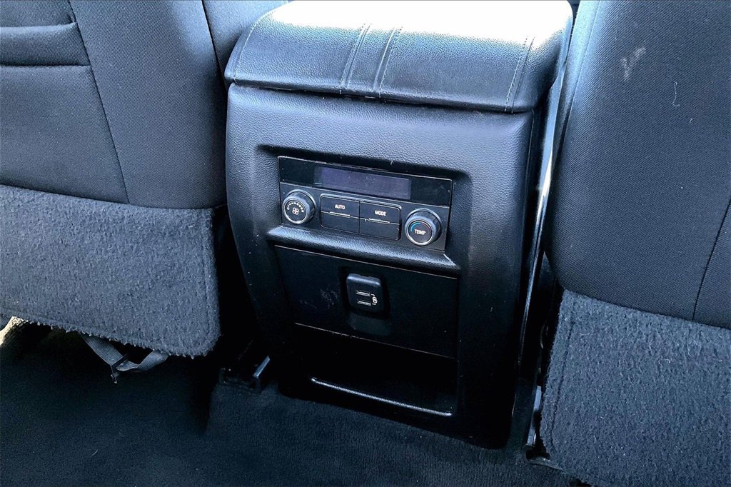 Used 2023 Chevrolet Traverse LT image 35