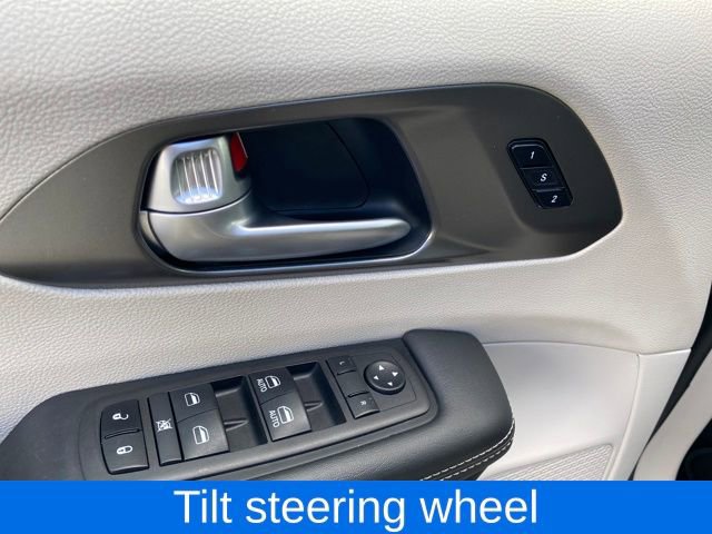 Used 2024 Chrysler Pacifica Touring-L image 17