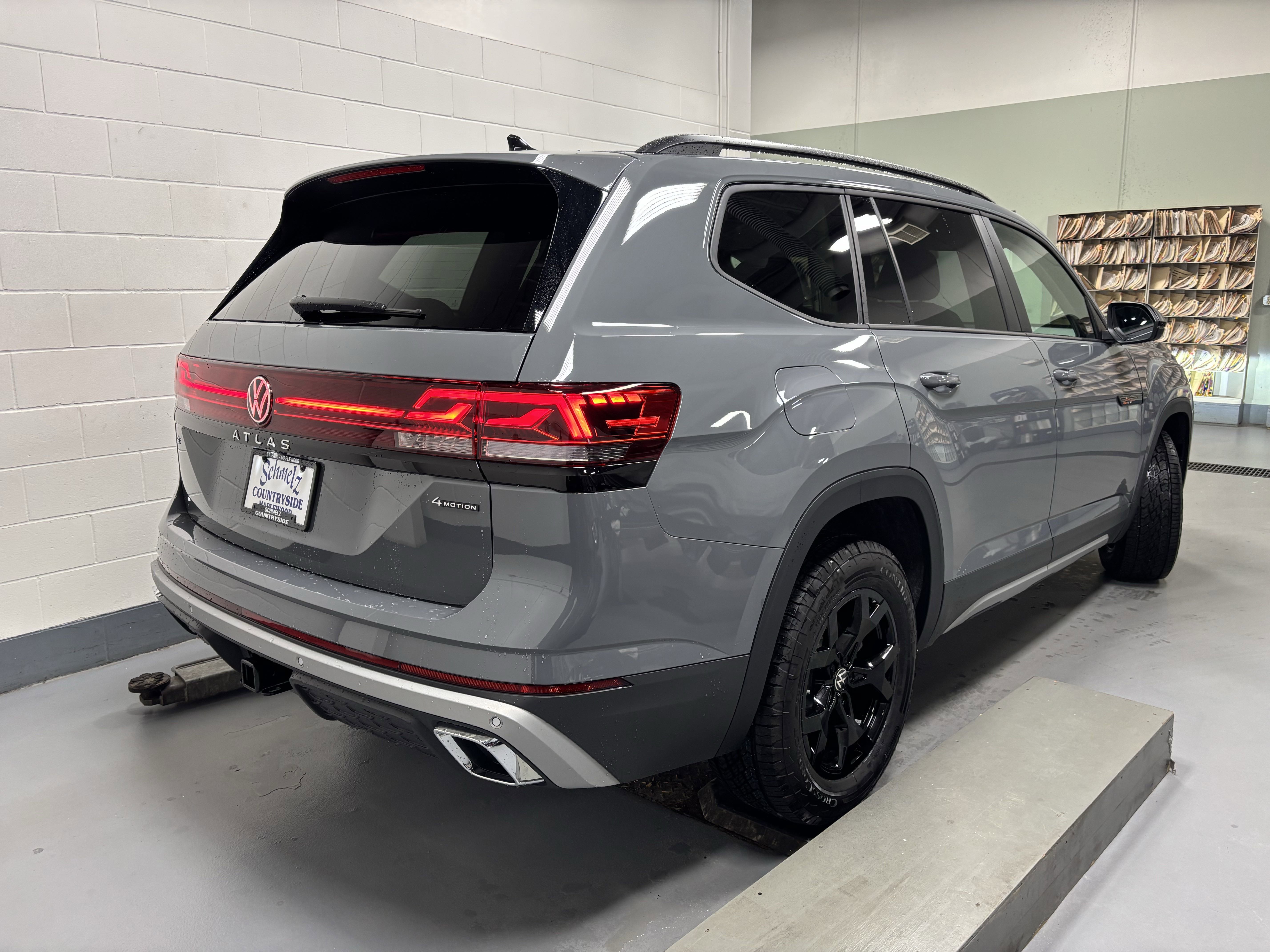 New 2025 Volkswagen Atlas Peak Edition SE image 8