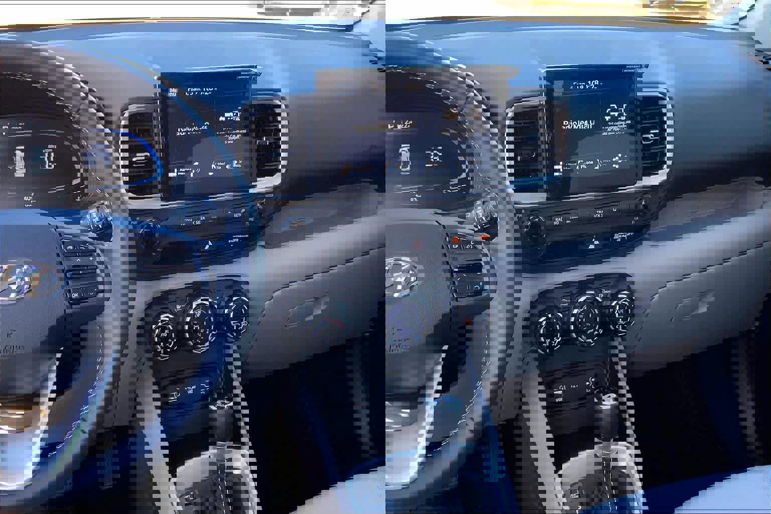 Certified 2025 Hyundai Venue SEL image 6