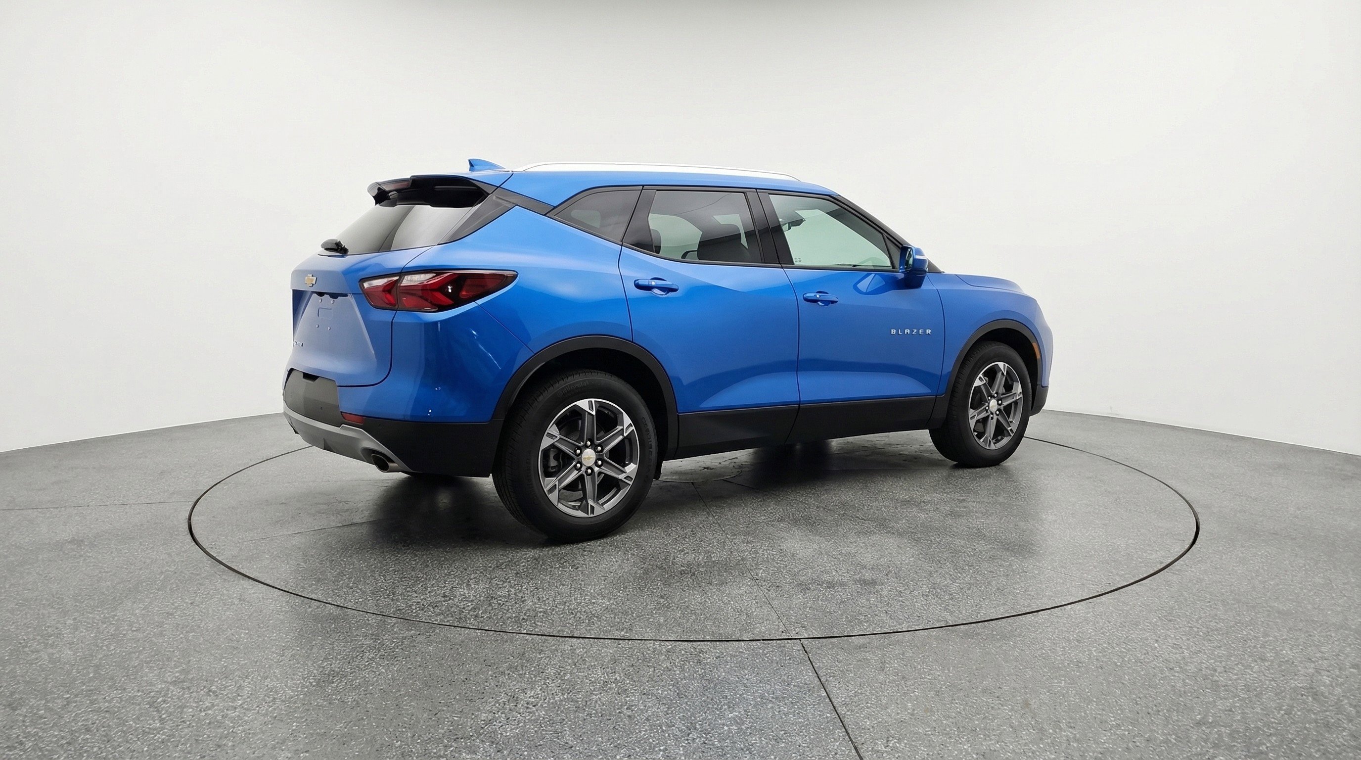 Used 2025 Chevrolet Blazer LT FWD image 9