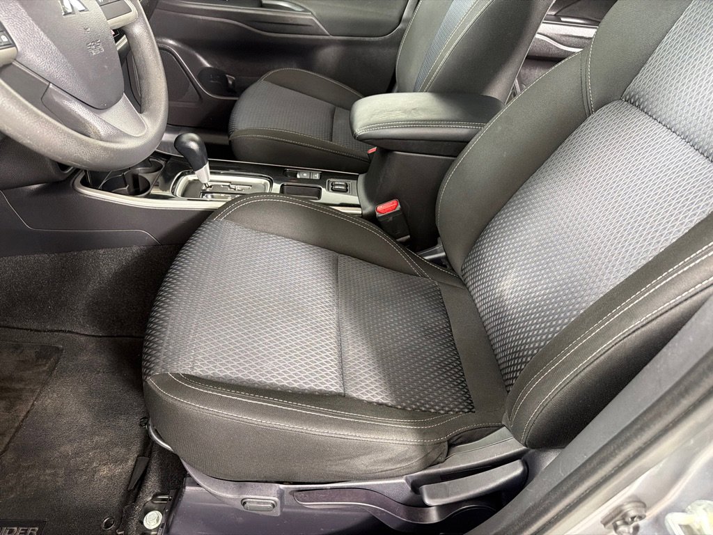 Used 2020 Mitsubishi Outlander ES FWD image 12