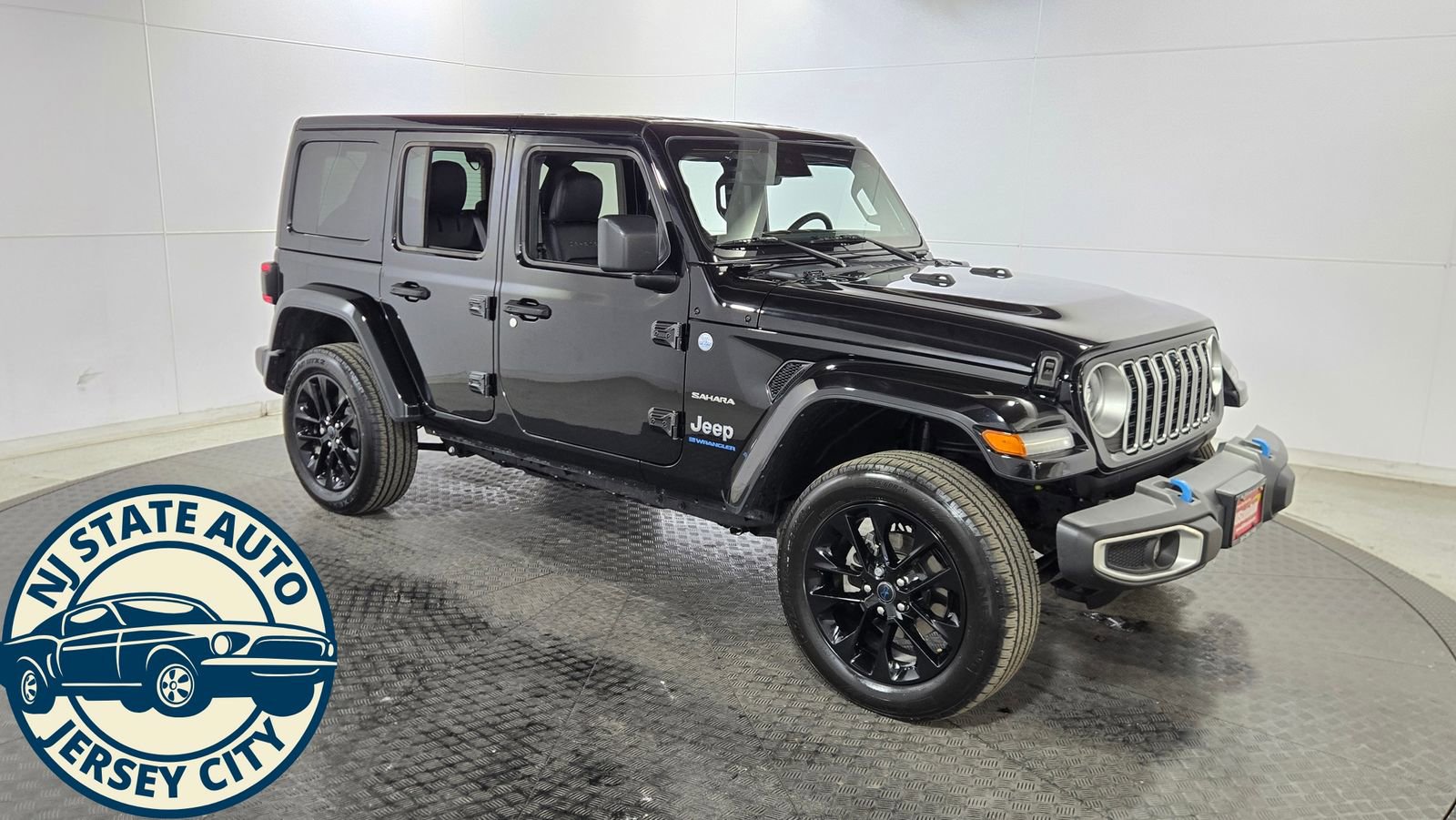 Used 2024 Jeep Wrangler Unlimited Sahara w/ Technology Group image 9