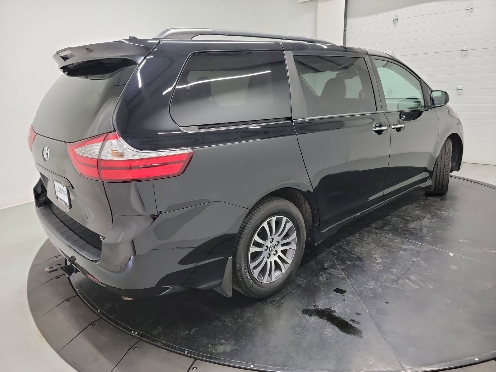 Used 2019 Toyota Sienna XLE image 9