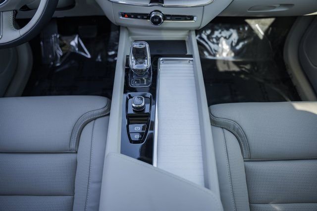 New 2026 Volvo XC60 B5 Ultra w/ Protection Package Premier image 27