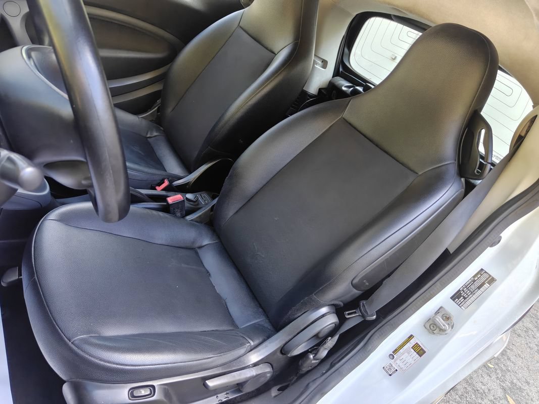 Used 2017 smart fortwo pure RWD image 11