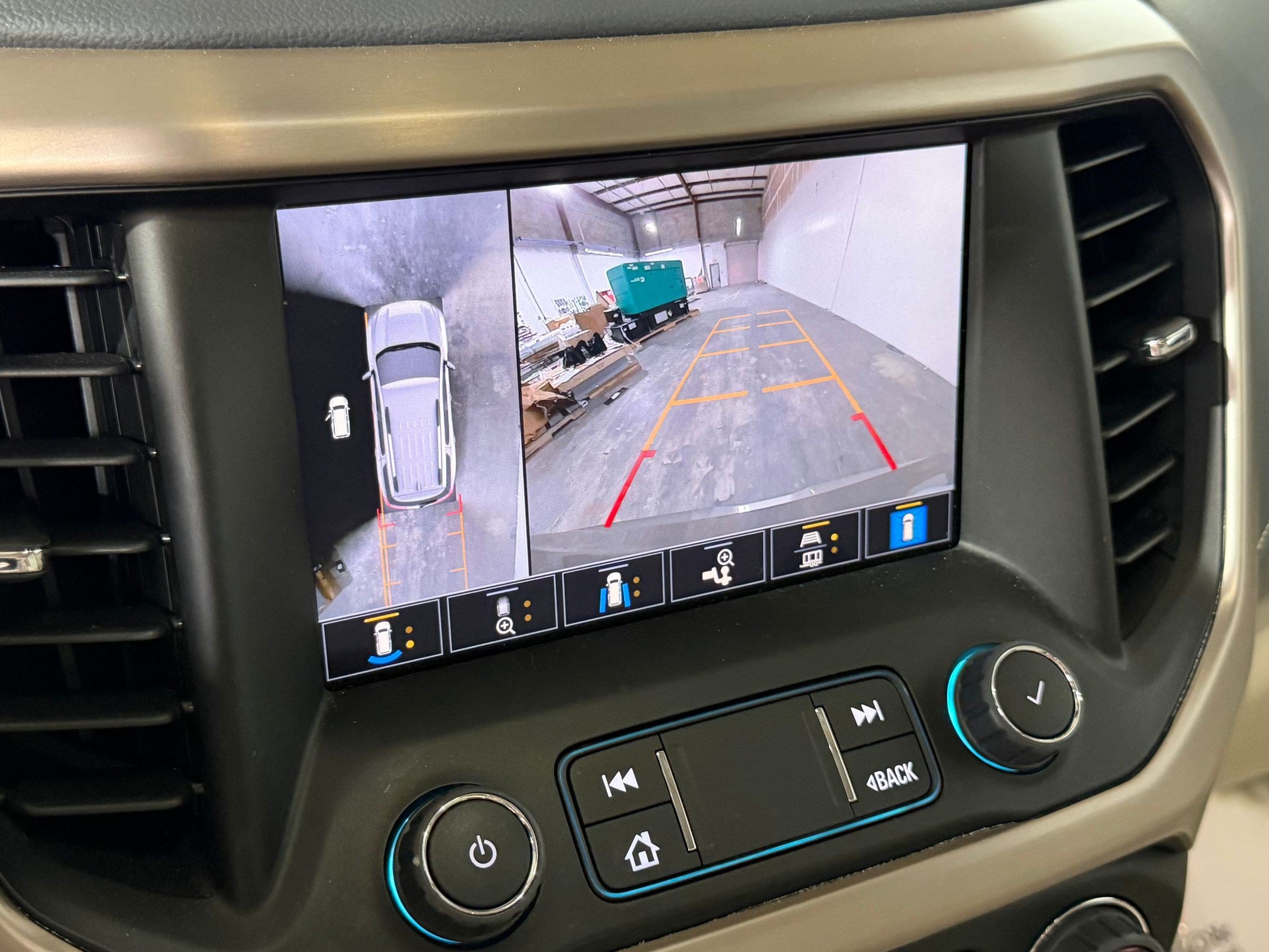 Used 2023 GMC Acadia Denali w/ Denali Ultimate Package AWD/4WD image 27