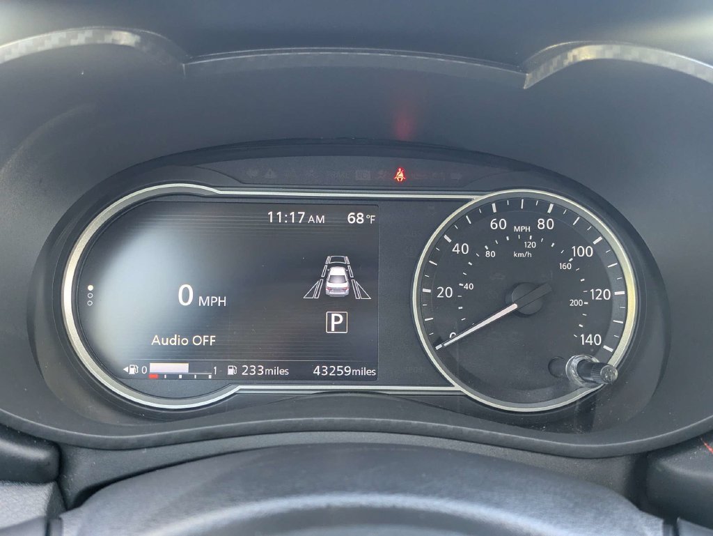 Used 2025 Nissan Versa SR FWD image 25