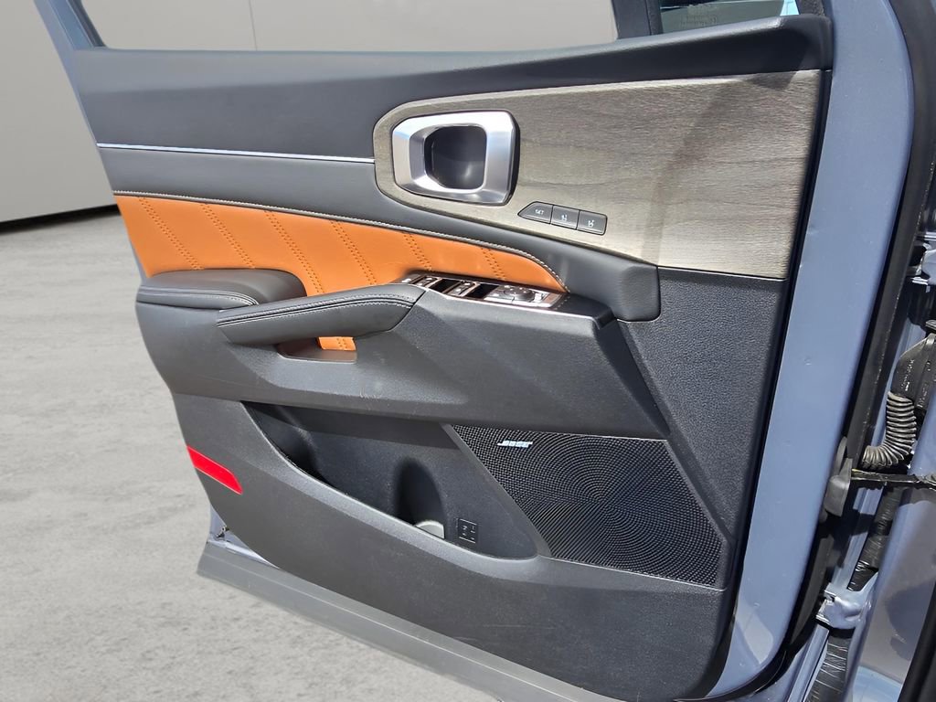 Used 2023 Kia Sorento SX Prestige image 17