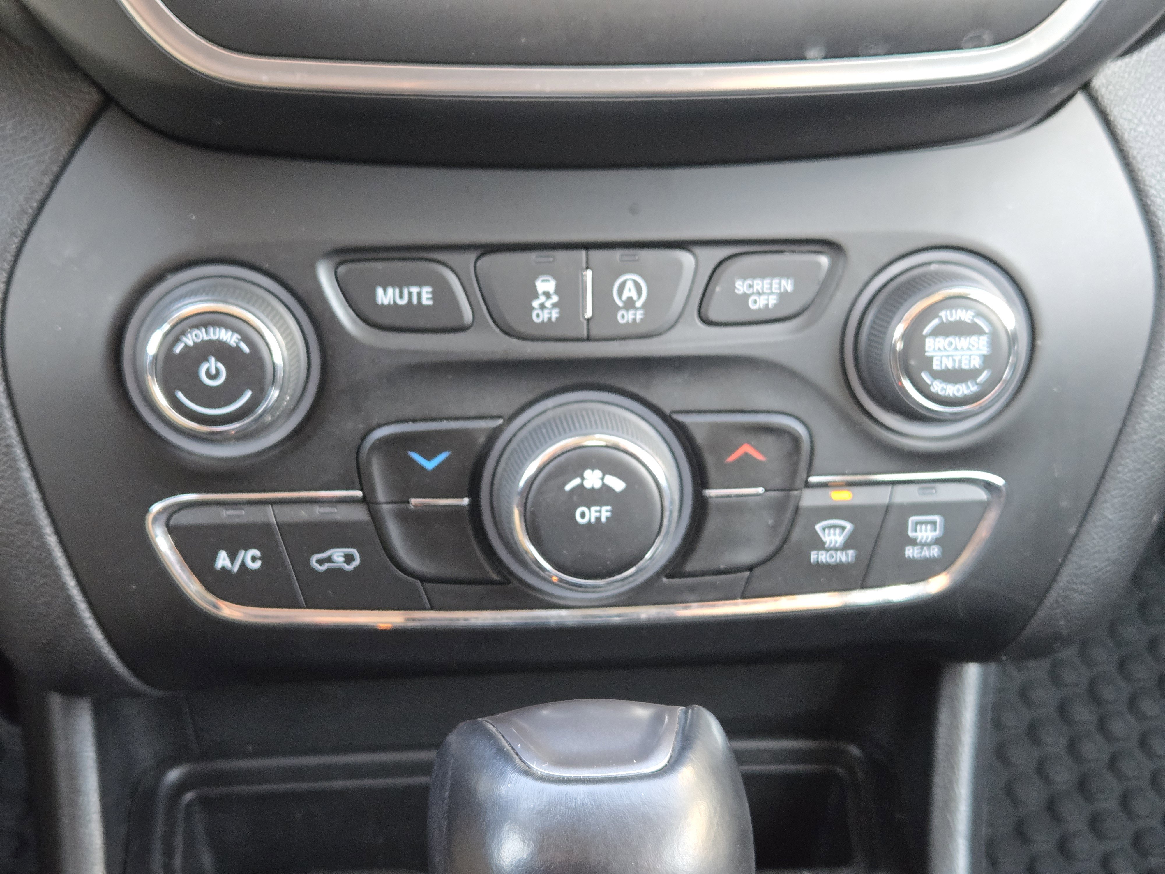 Used 2022 Jeep Cherokee Latitude image 21