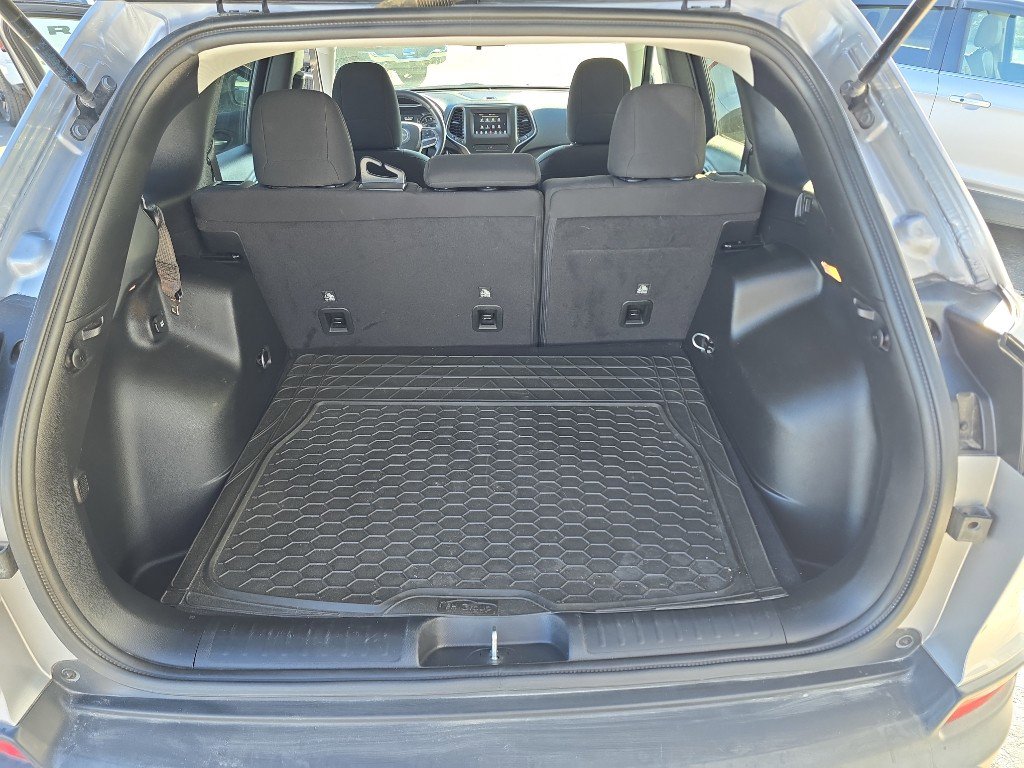 Used 2019 Jeep Cherokee Latitude w/ Cold Weather Group image 31