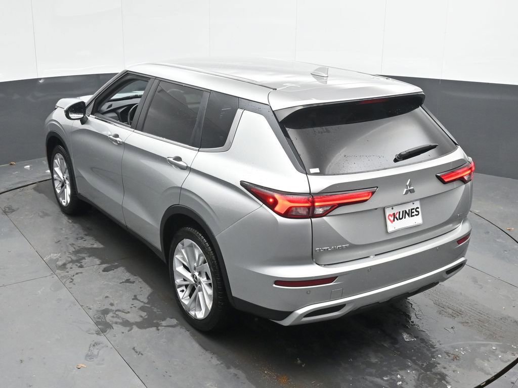 Used 2024 Mitsubishi Outlander SE image 44