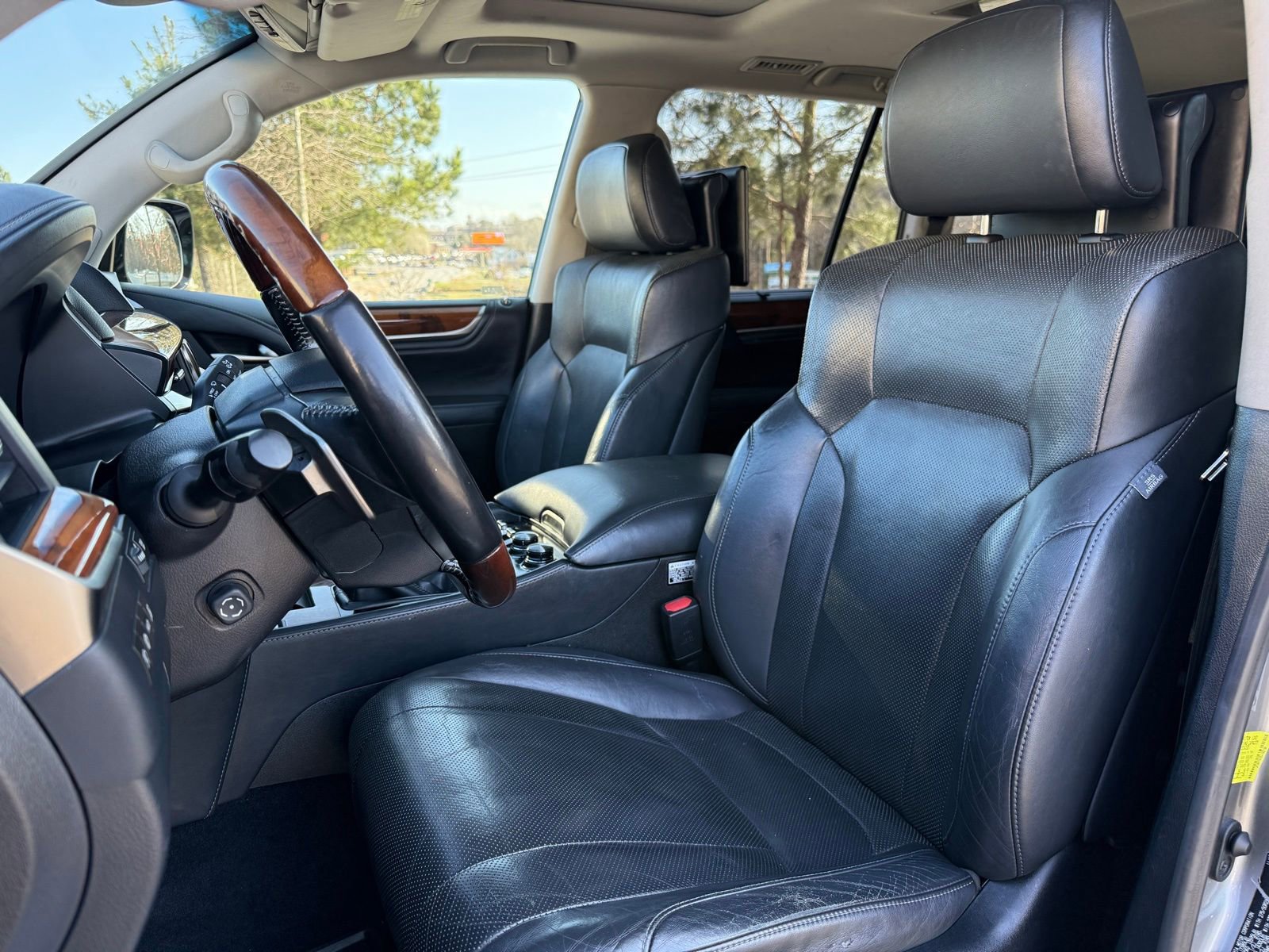 Used 2018 Lexus LX 570 4WD w/ Luxury Package image 36