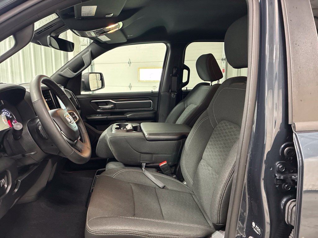 Used 2025 RAM 1500 Big Horn AWD/4WD image 4