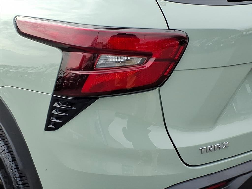 Used 2025 Chevrolet Trax ACTIV w/ Sunroof Package image 9