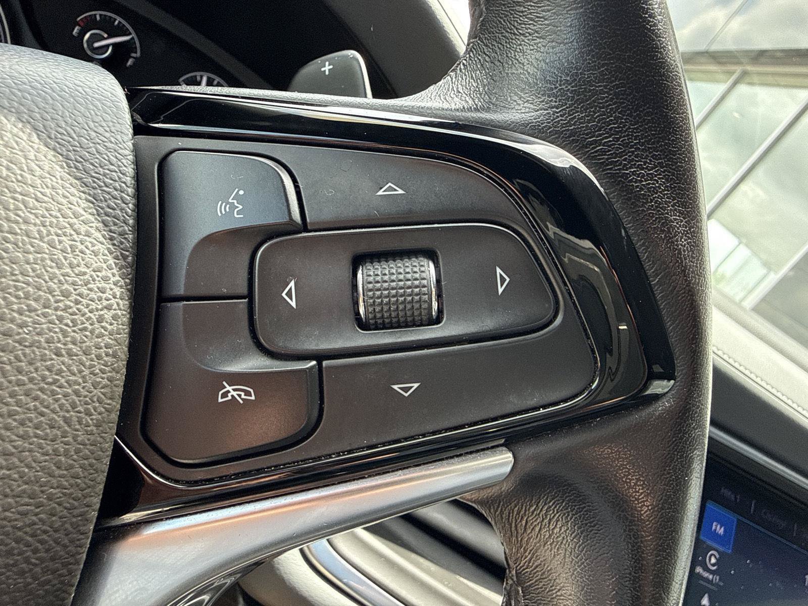 Used 2023 Buick Enclave Essence AWD/4WD image 18