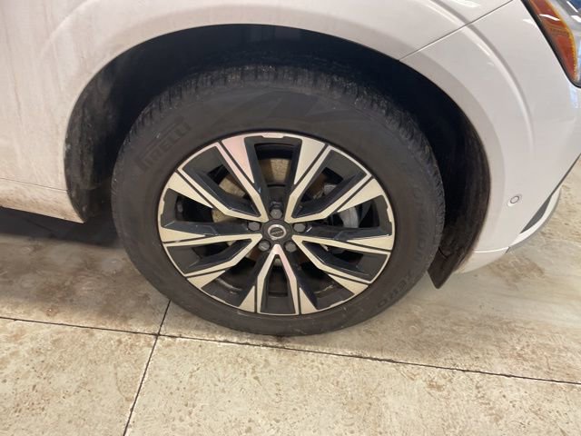 Used 2023 Volvo XC60 B5 Plus image 5