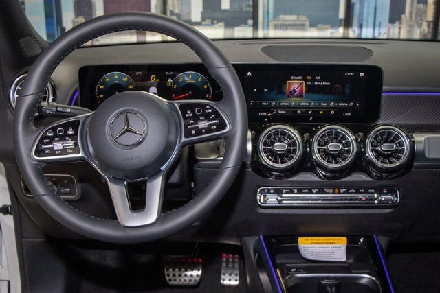 Certified 2023 Mercedes-Benz GLB 250 4MATIC image 17