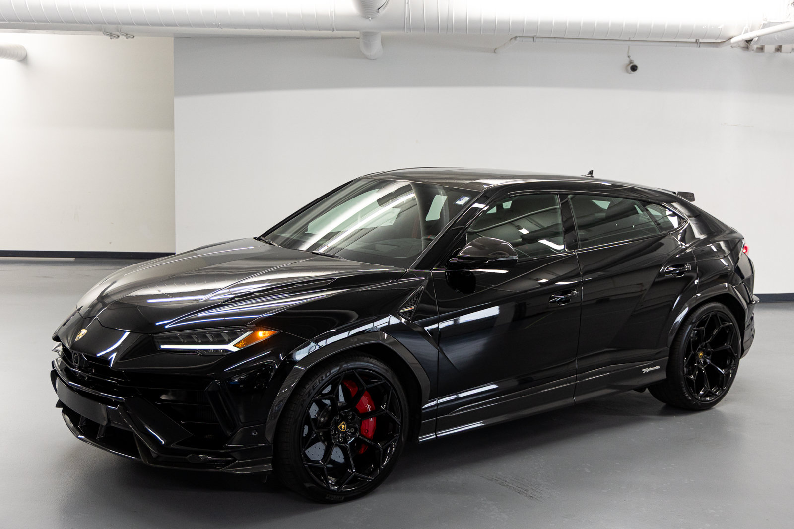 Used 2024 Lamborghini Urus Performante AWD/4WD image 2