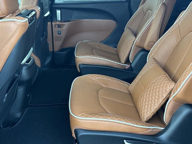 New 2026 Chrysler Pacifica Pinnacle image 19