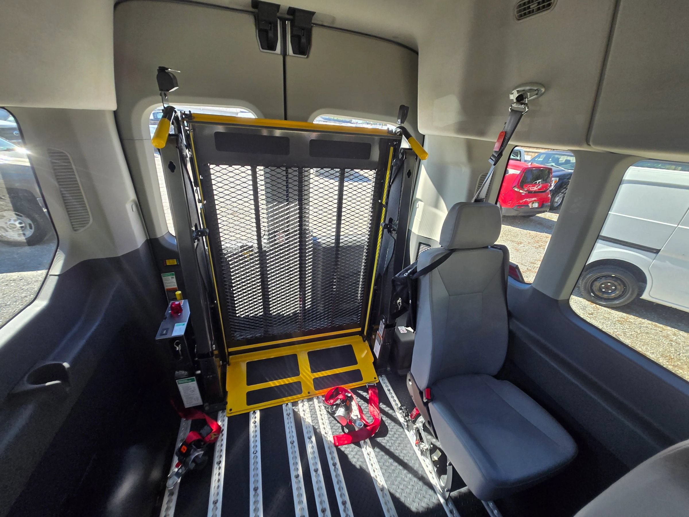 Used 2020 Ford Transit 350 XL RWD image 4