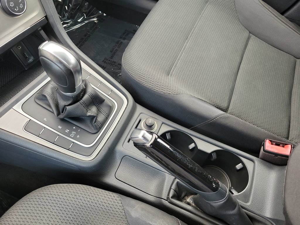 Used 2016 Volkswagen Golf S FWD image 31