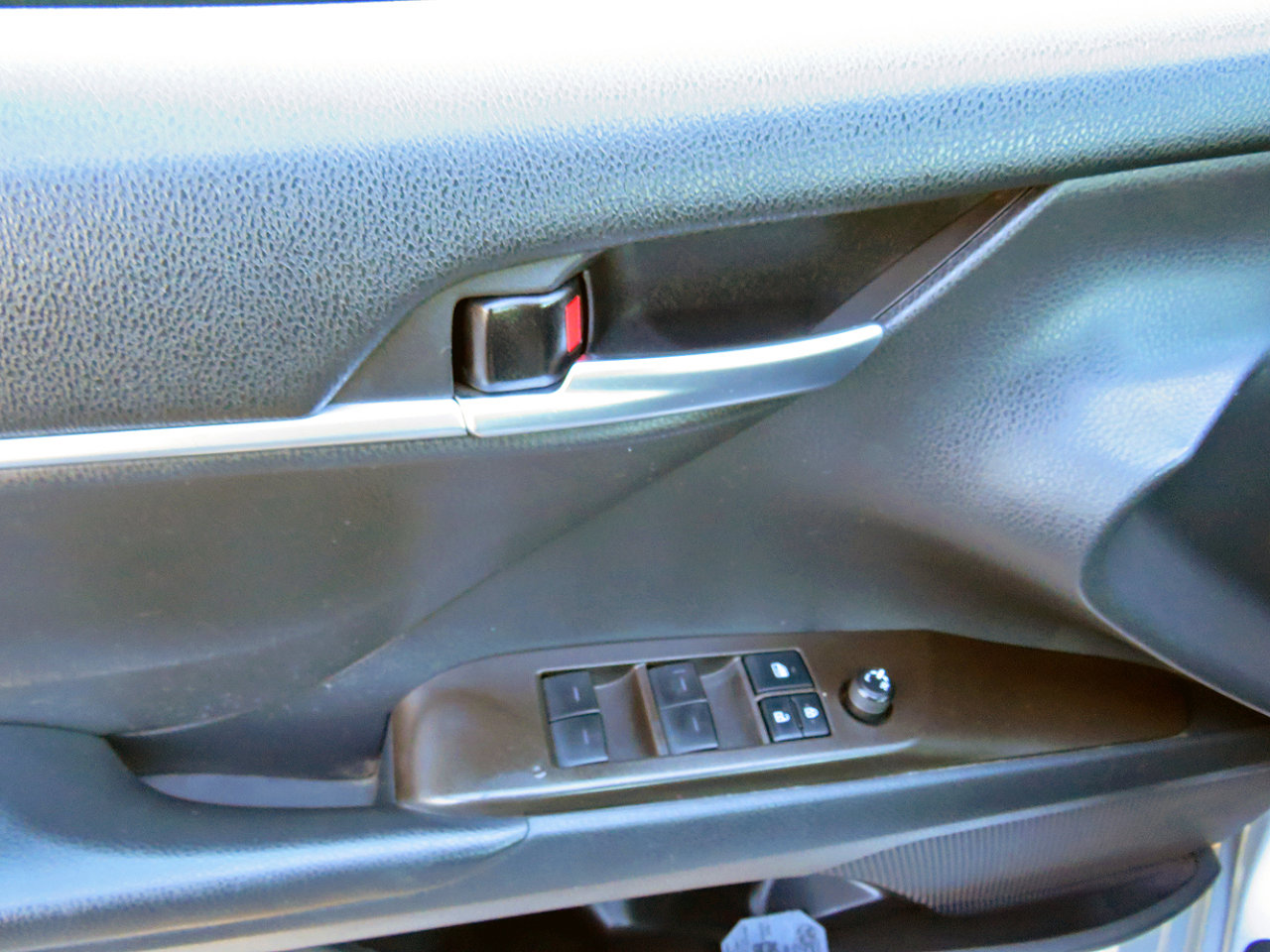 Used 2021 Toyota Camry LE image 26