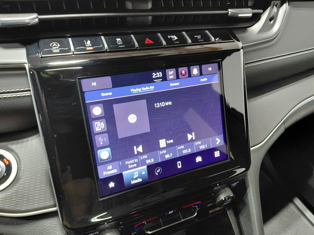 Certified 2025 Jeep Grand Cherokee Laredo X image 32