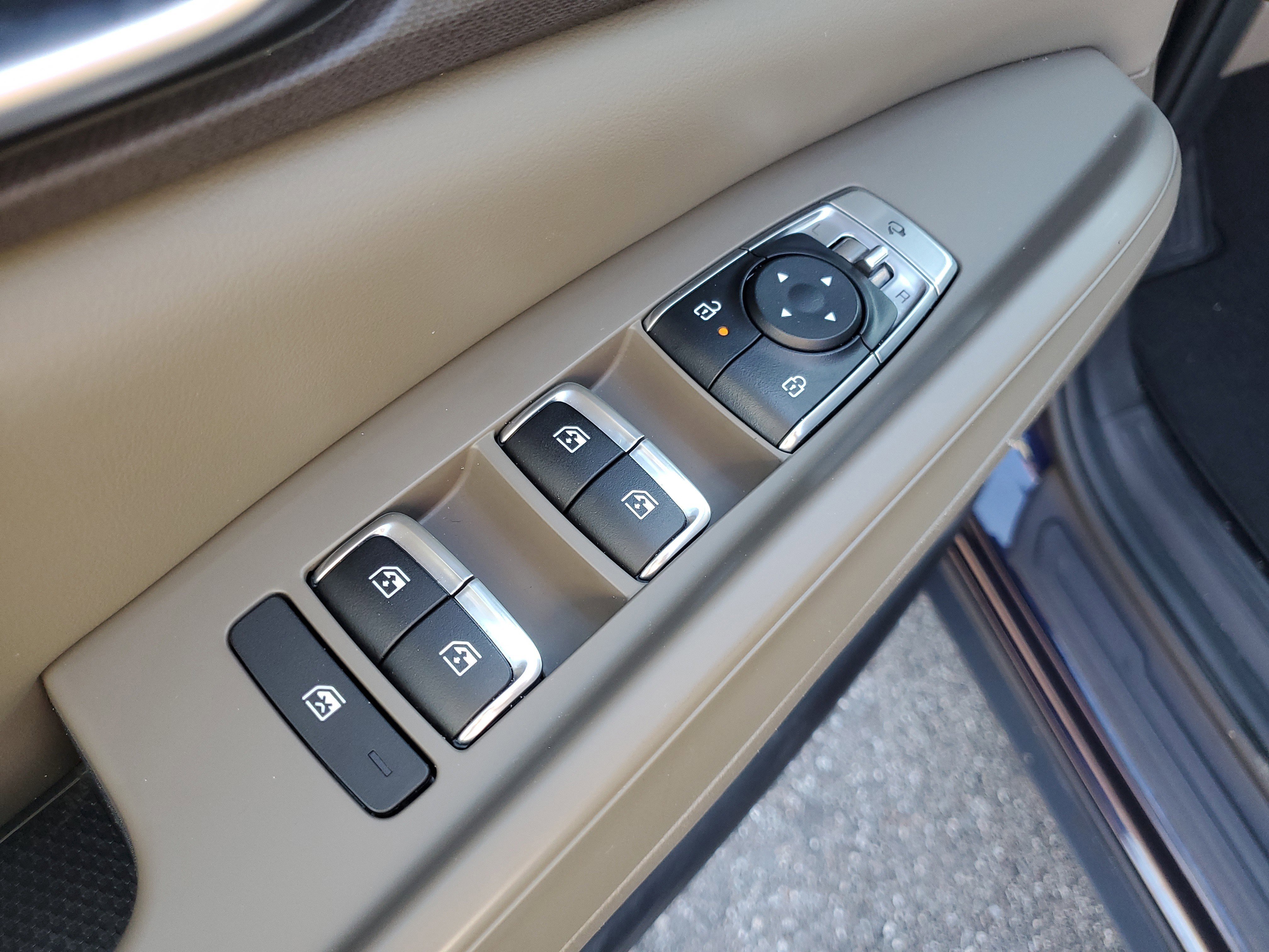 Certified 2025 Kia Carnival EX image 21