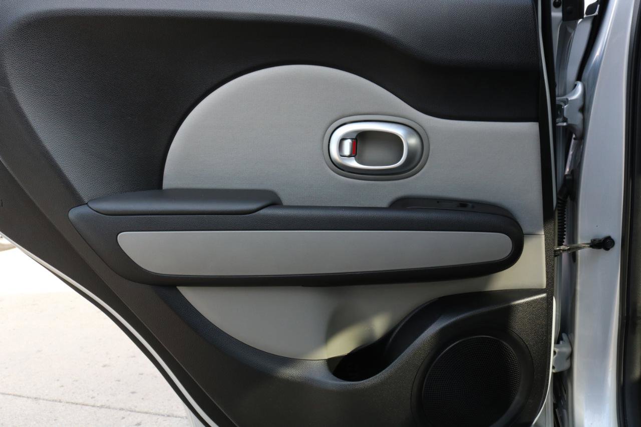 Used 2016 Kia Soul + FWD image 32