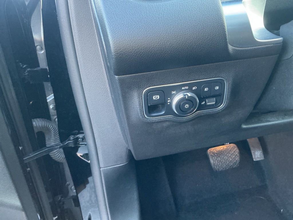 Used 2022 Mercedes-Benz GLB 250 image 11