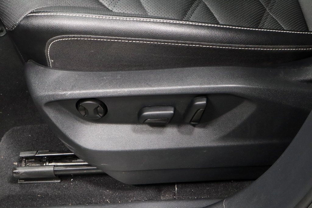 Used 2025 Volkswagen Atlas SE image 26