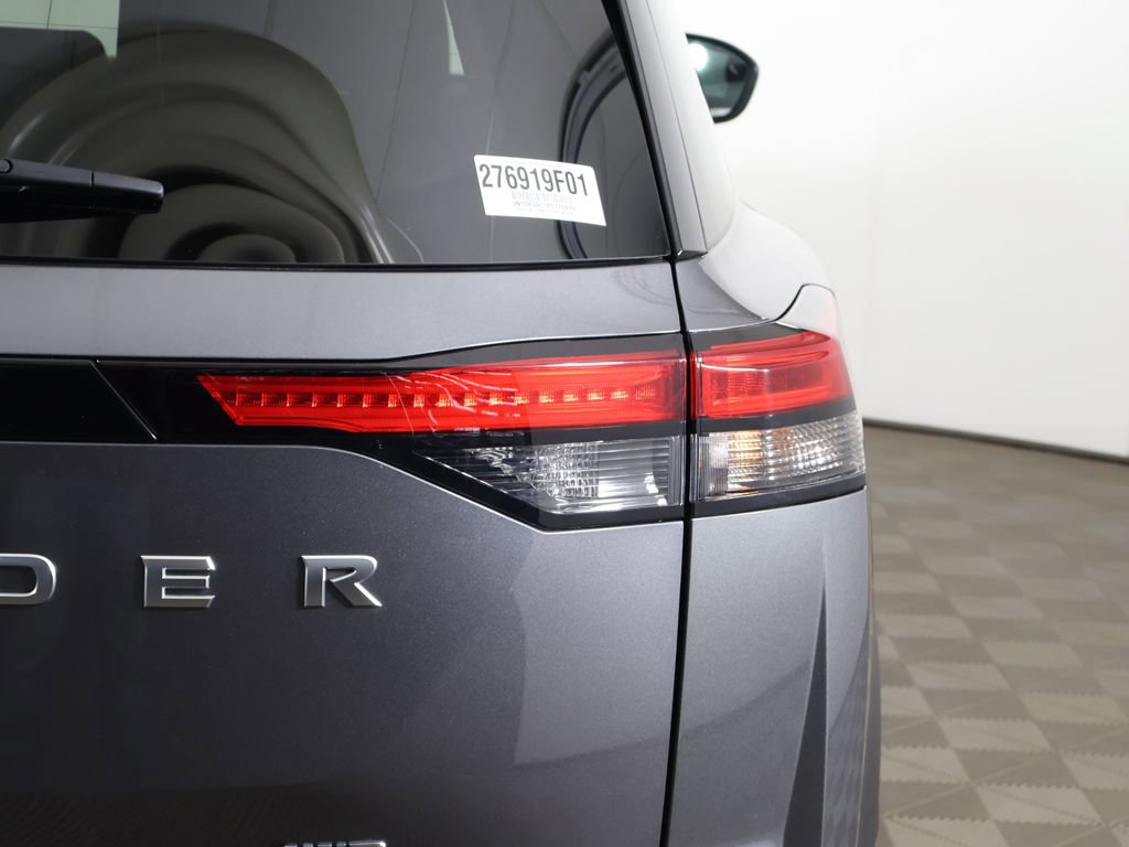 Used 2023 Nissan Pathfinder S image 14