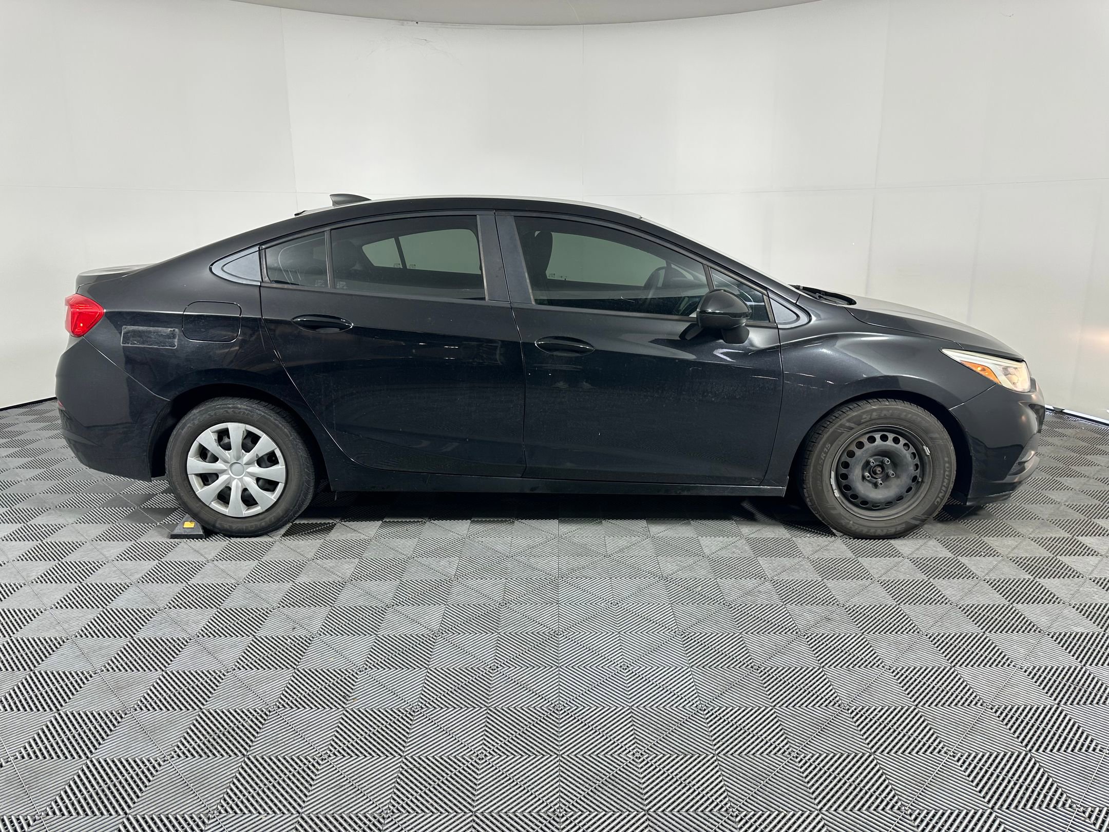 Used 2016 Chevrolet Cruze LS image 8