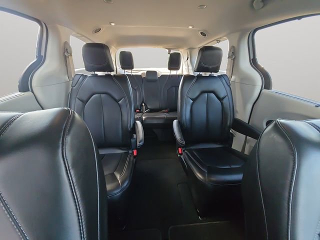 Used 2023 Chrysler Pacifica Touring-L FWD image 17