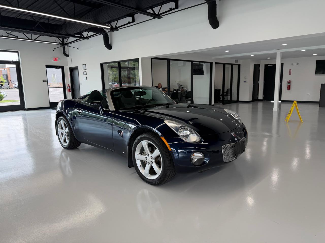 Used 2008 Pontiac Solstice Convertible w/ Preferred Package RWD image 10
