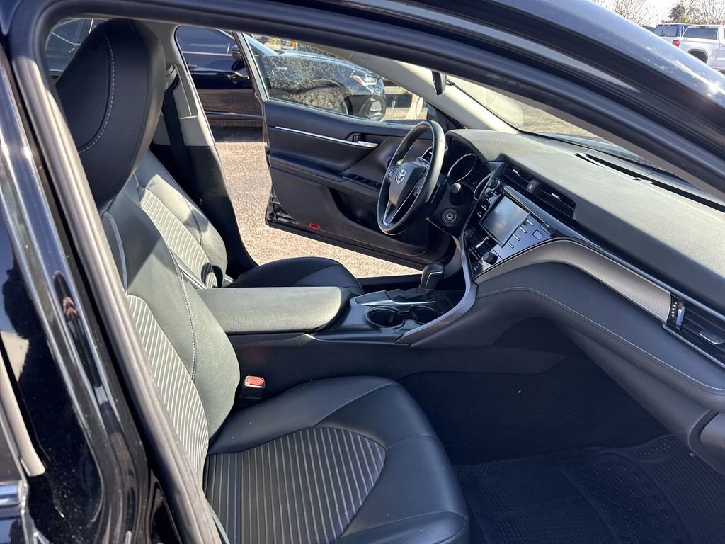Used 2020 Toyota Camry SE image 35