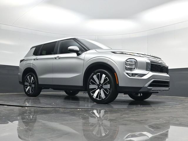 Used 2025 Mitsubishi Outlander SE image 52