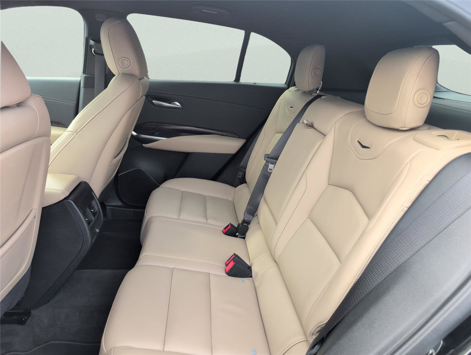 Used 2025 Cadillac XT4 Premium Luxury FWD image 31