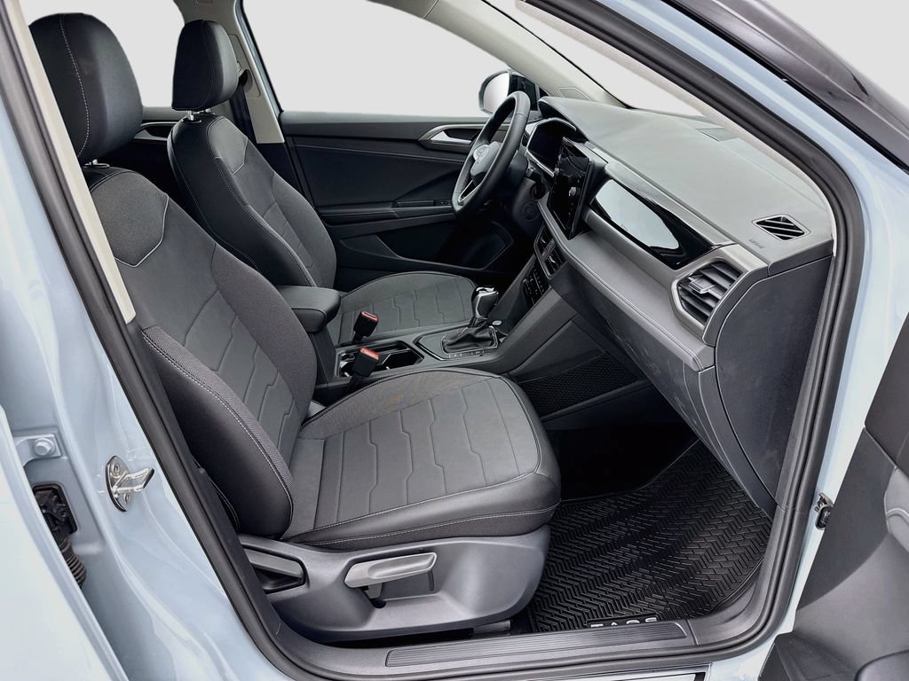 New 2026 Volkswagen Taos SE FWD image 18