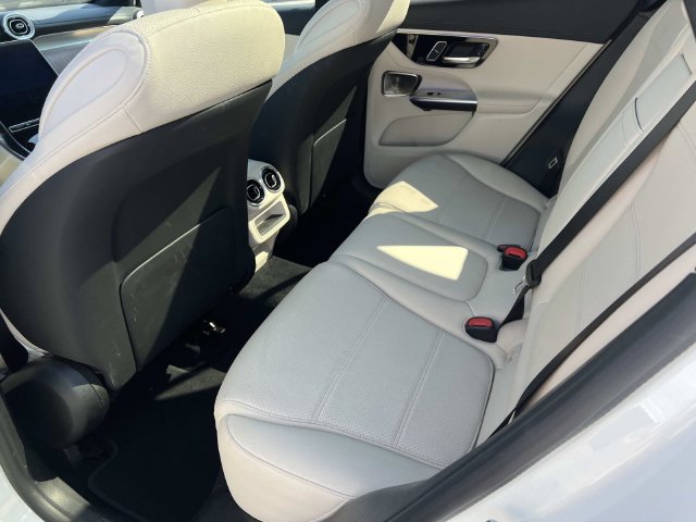 Used 2023 Mercedes-Benz GLC 300 4MATIC image 13