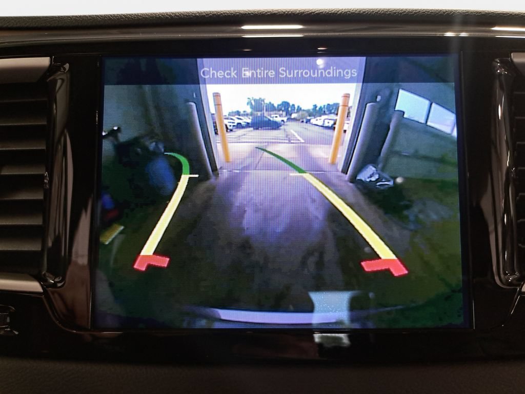 Used 2017 Chrysler Pacifica Touring-L FWD image 25